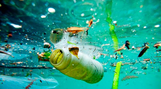 plástico en el océano